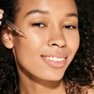 شناخت و بررسی تفاوت سرم هیالورونیک اسید و نیاسینامید