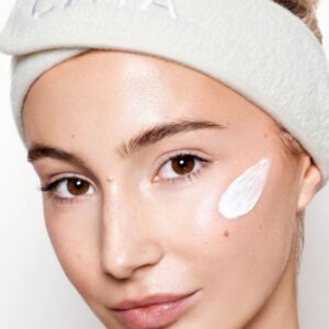 شناخت و بررسی تفاوت هیالورونیک اسید و نیاسینامید