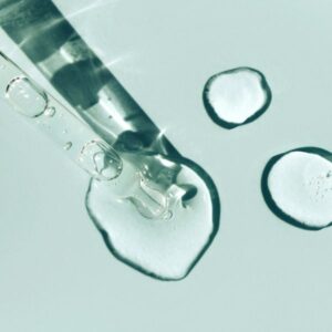 شناخت تفاوت سرم هیالورونیک اسید و نیاسینامید