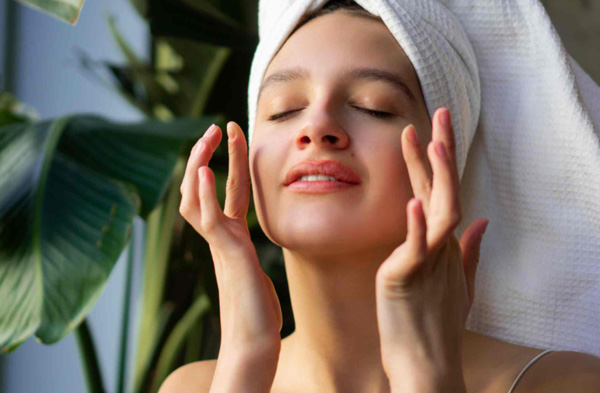 چگونه یک روتین پوستی سالم و درست داشته باشیم؟